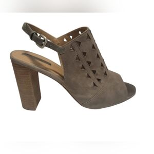 TAHARI SZ 9 Taupe 4" Block Heel Suede Cutout Detailing Open Toe Buckle Slingback